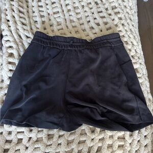Long lululemon shorts size (8)
